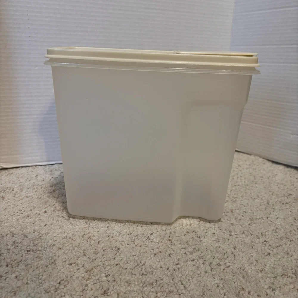 Vintage Rubbermaid Servin Saver #3  13 Cup Sheer Cereal Keeper w/ Cream Lid USA